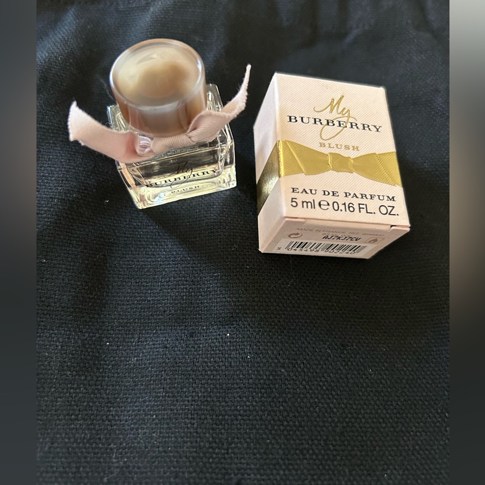 Burberry mini fragrance   new in box
